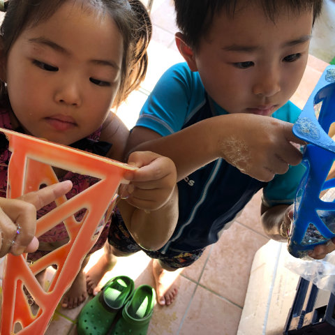 【写真】三角のシャボン玉／4歳4カ月、6歳2カ月