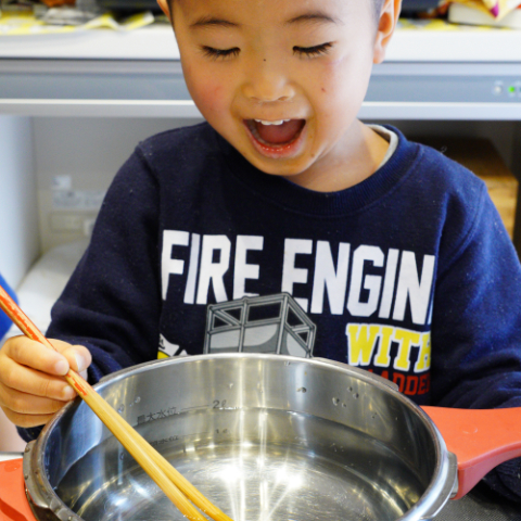 【写真】箸が曲がった！／4歳4カ月