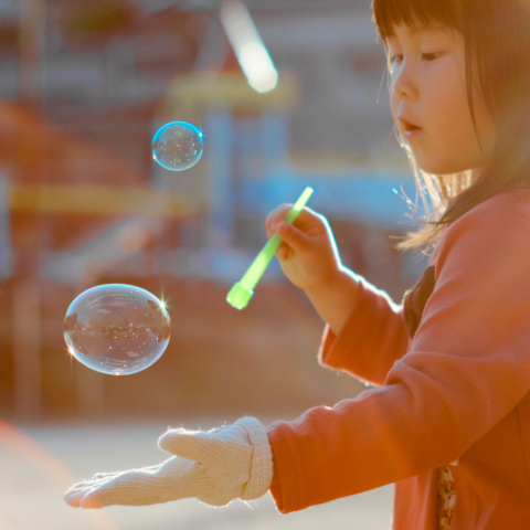 【写真】ふわふわ、さわれるかな／4歳2カ月