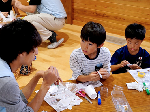 ポッピングビーズコップの様子