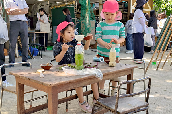 遊び込む子どもたち